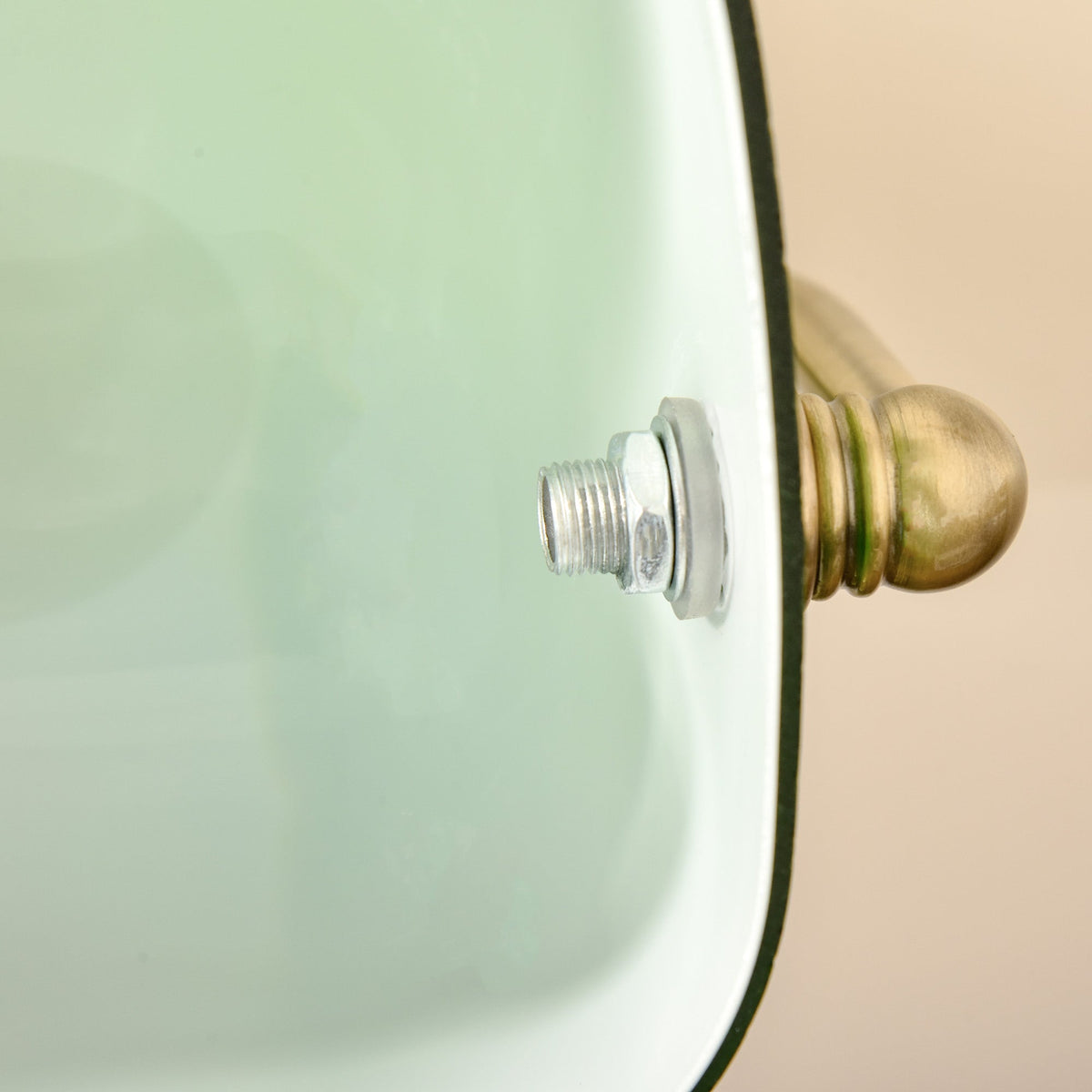 HOMCOM Banker's Table Lamp Desk Lamp with Antique Bronze Tone Base, Green Glass Shade and Pull Rope Switch for Home Office, Living Room, Bedroom, Dining Room, Green