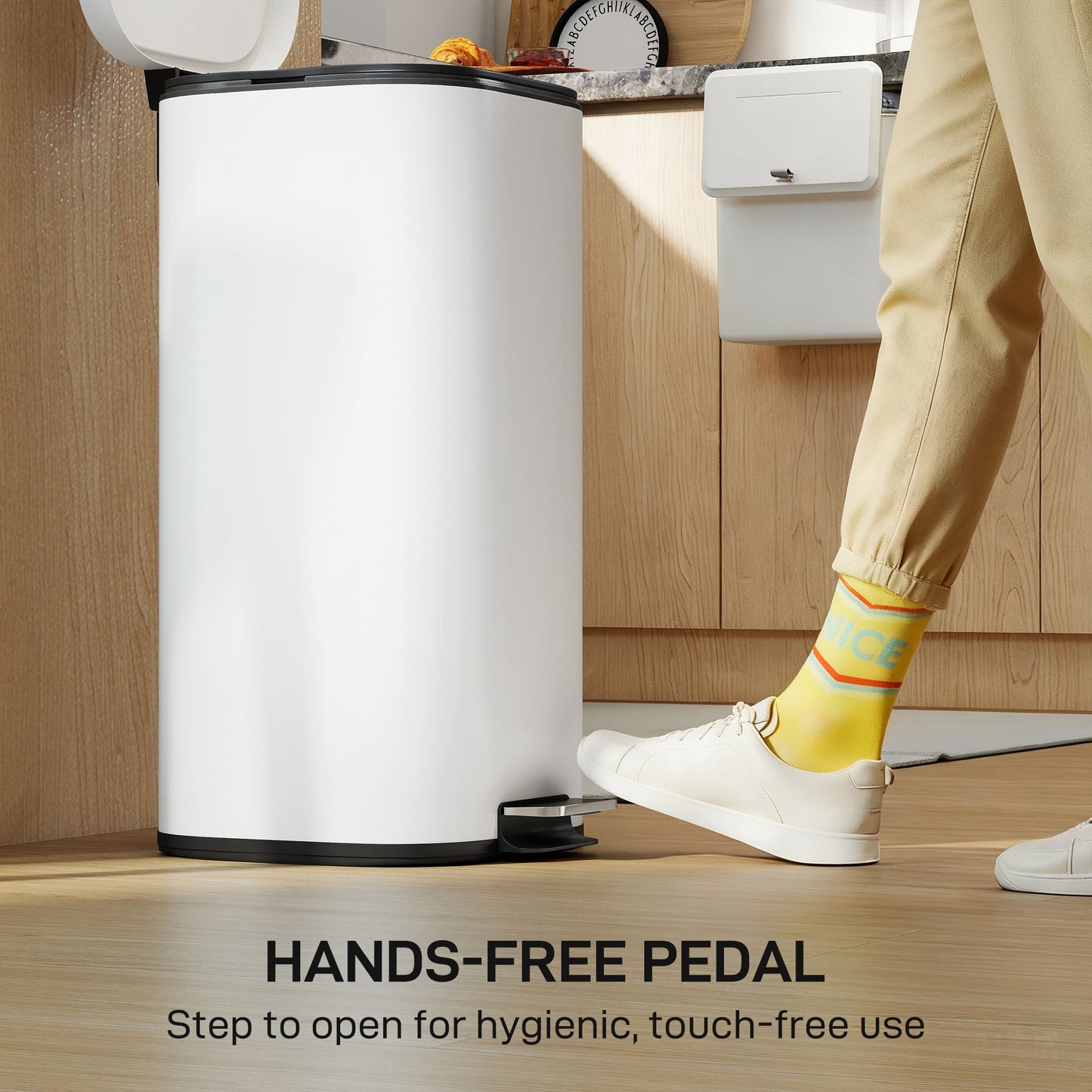 30L Kitchen Bin with Lid, Compact Pedal Bin with Soft-Close and Stay-Open Lid, Removable Inner Bucket, Fingerprint-Resistant for Kitchen, Home, Office, Bedroom, Cream White