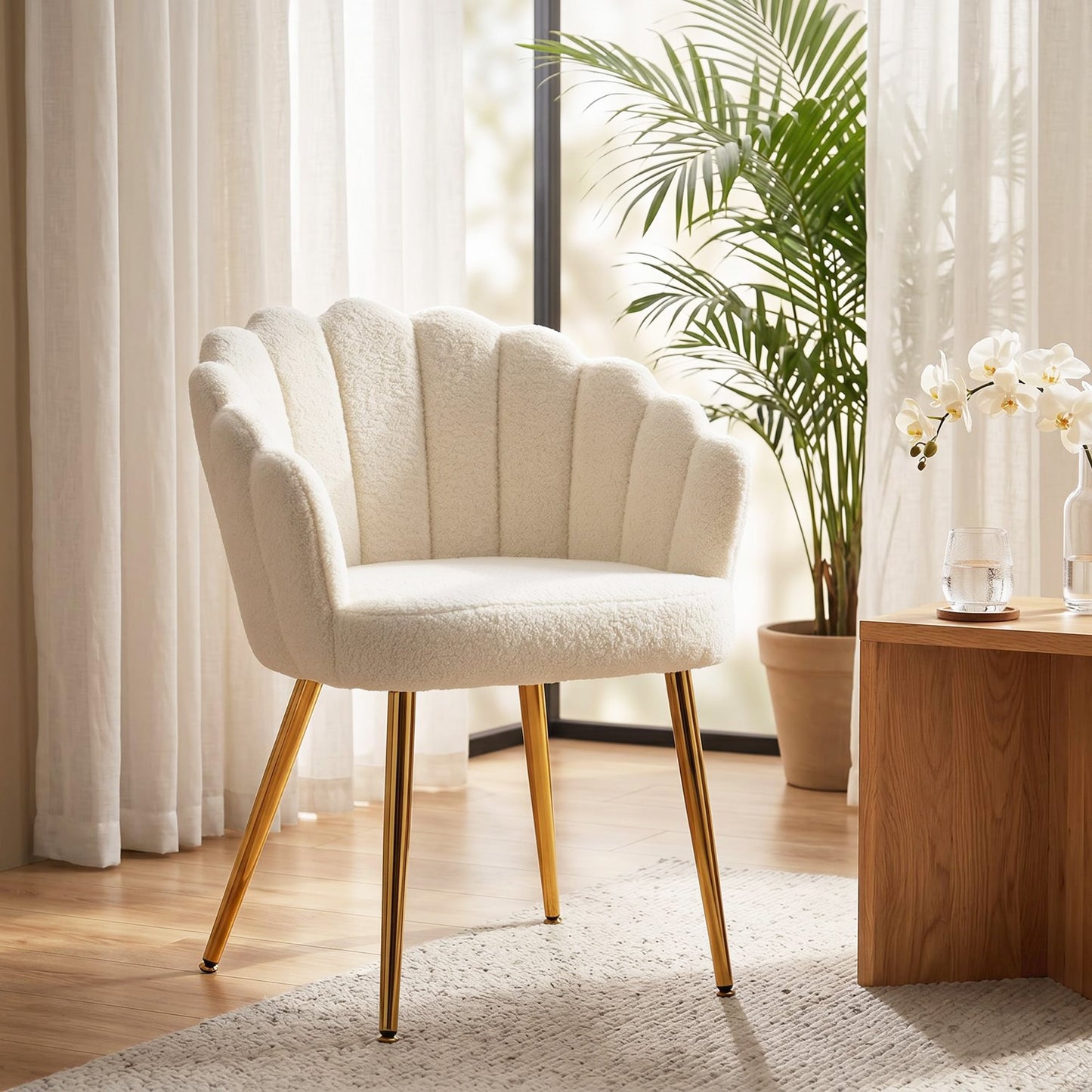 Petal-Back Lounge Chair, Faux Lamb's Wool Lounge Seat with Metal Legs and Adjustable Feet, Modern Armchair for Living Room, Bedroom, Balcony, Office, Cream