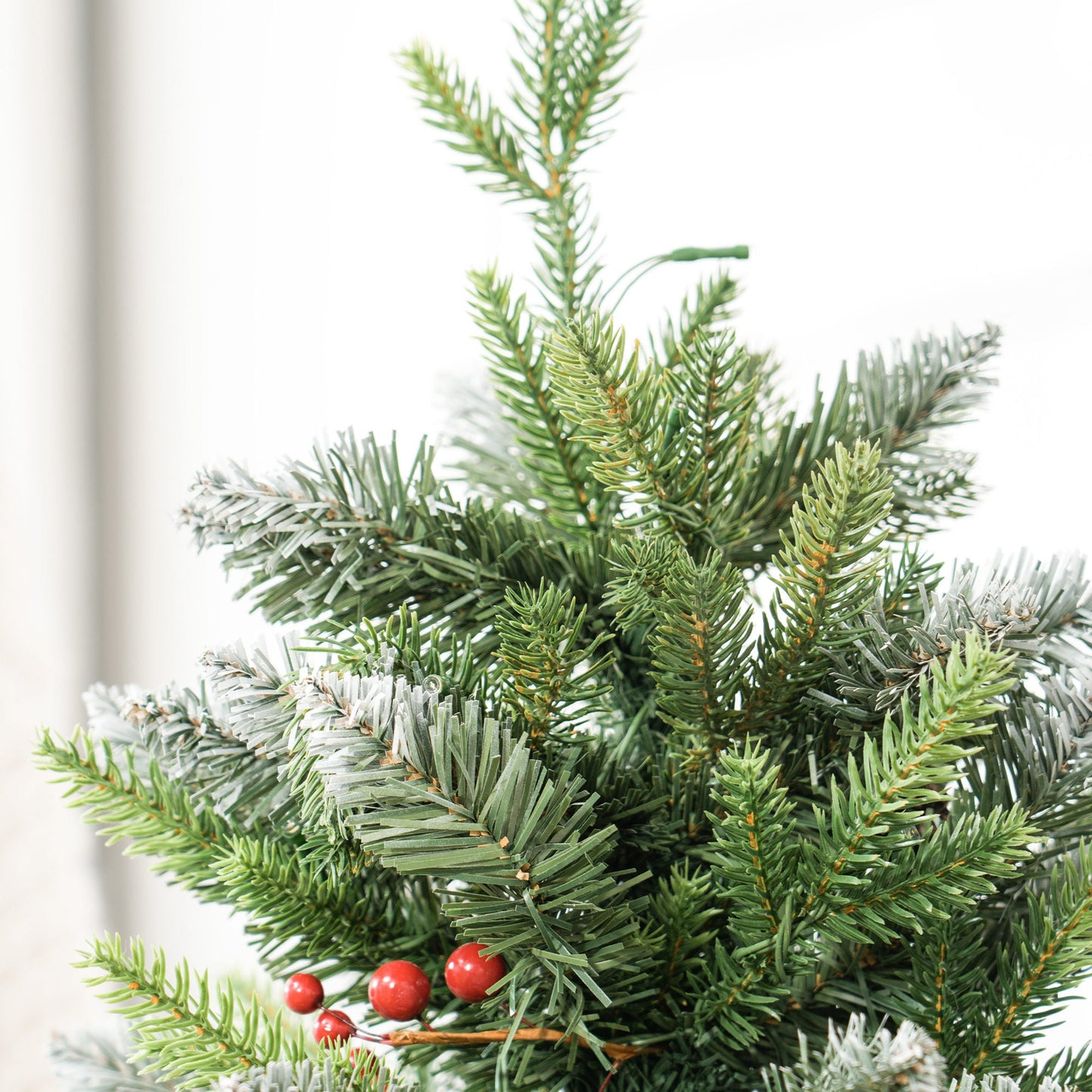 HOMCOM 2 Pieces 3ft Prelit Artificial Christmas Tree with LED Light and 291 Tips, Concrete Base, Tabletop Xmas Tree with Pine Cones and Red Berries, Green