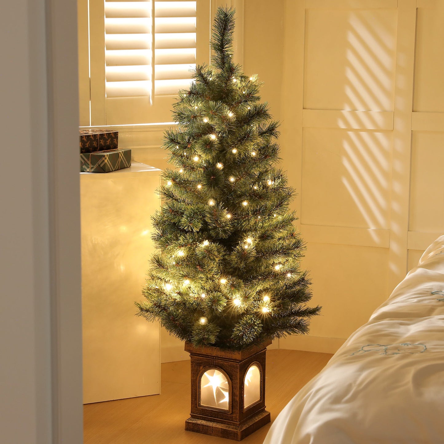 HOMCOM 4ft Artificial Christmas Tree with 80 Warm White LED Lights, 8 Modes and Remote, Realistic Xmas Tree with Square Stand for Party Decoration, Green