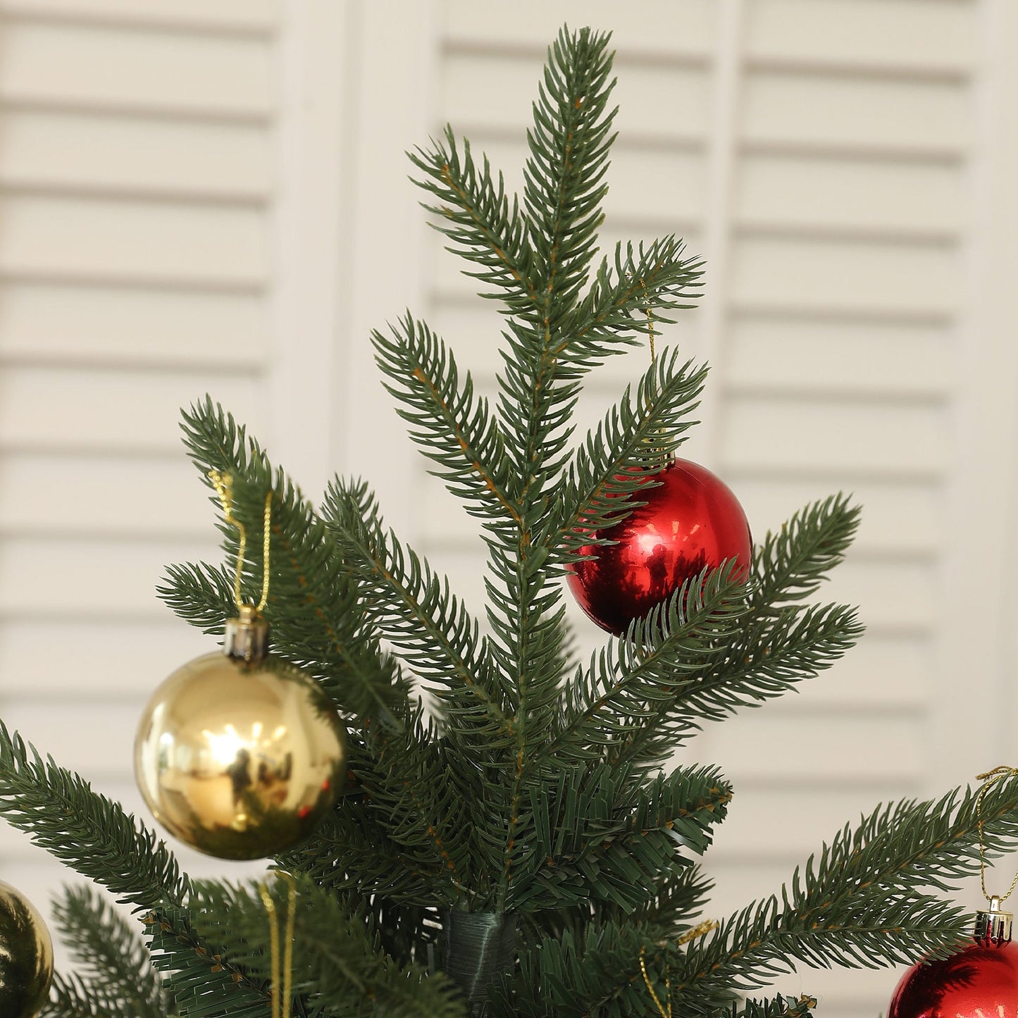 HOMCOM 5ft Artificial Spurce Christmas Tree with 1121 Branch Tips and Foldable Steel Base, Realistic Hinged Xmas Tree, Holiday Décor for Home Office, Green