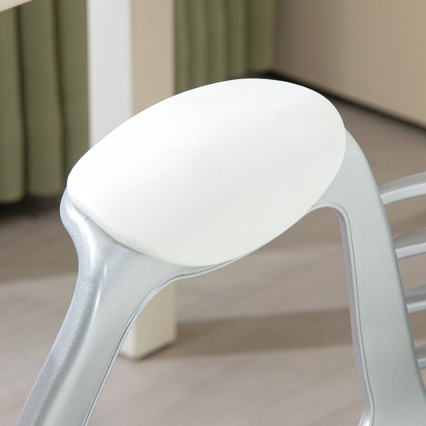 Vinsetto Office Chair, Swivel Desk Chair, PU Vanity Chair with Adjustable Height and Rolling Wheels for Home Work Study, White
