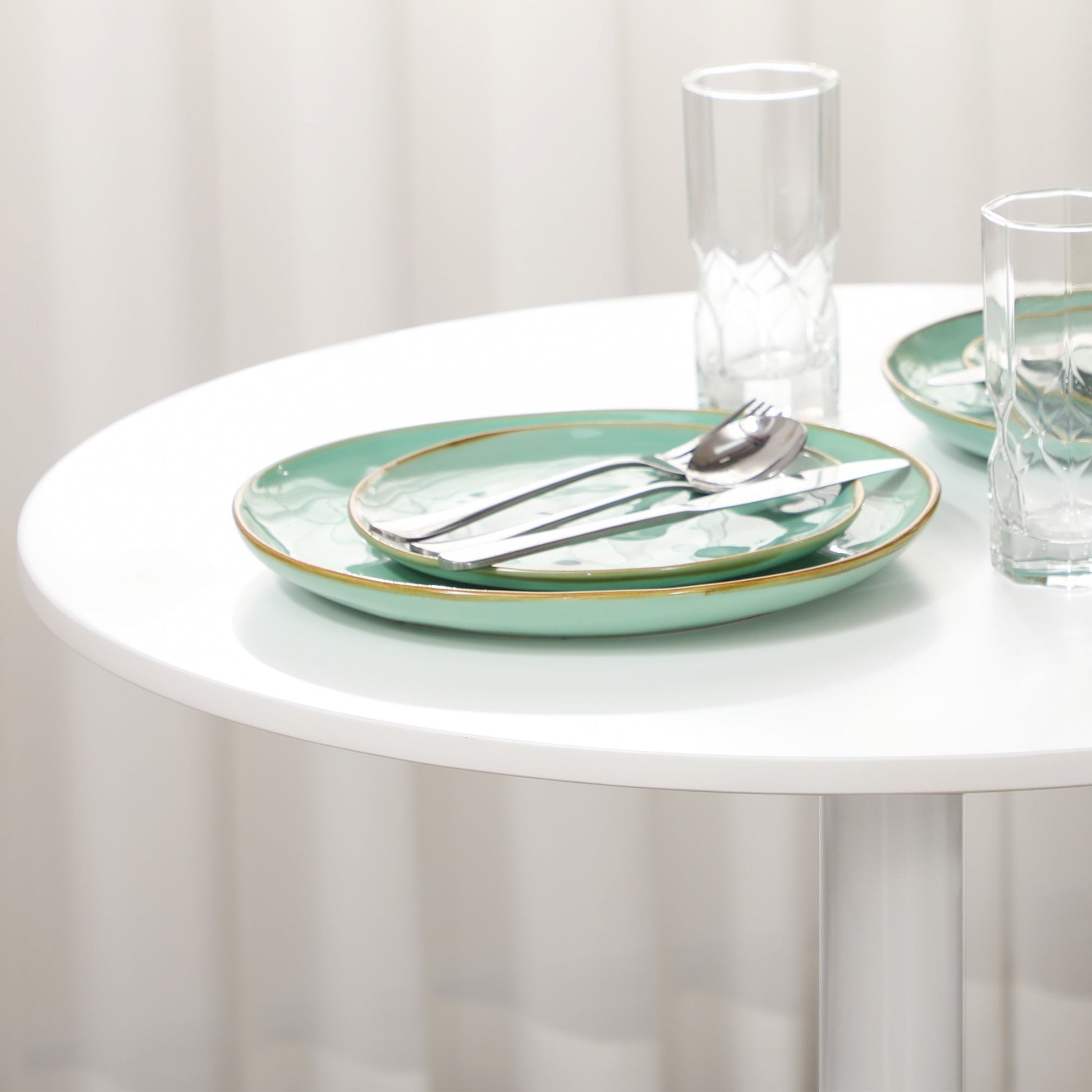 HOMCOM Round Dining Table, Modern Kitchen Table with Steel Base, Non-slip Foot Pad for Living Room, Dining Room, White