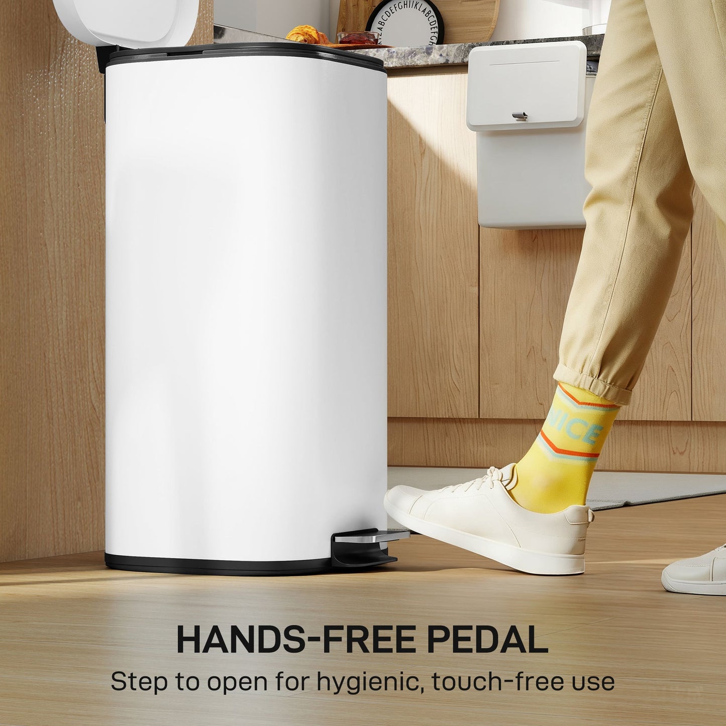 30L Kitchen Bin with Lid, Compact Pedal Bin with Soft-Close and Stay-Open Lid, Removable Inner Bucket, Fingerprint-Resistant for Kitchen, Home, Office, Bedroom, White