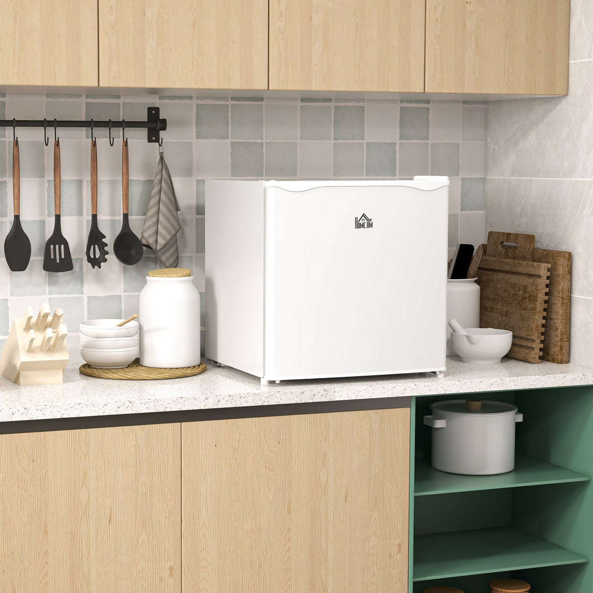 HOMCOM Tabletop Mini Freezer with 35 Litre Capacity, Small Freezer with Reversible Door, Adjustable Temperature and Removable Wire Shelf for Bedrooms, Home Office, White
