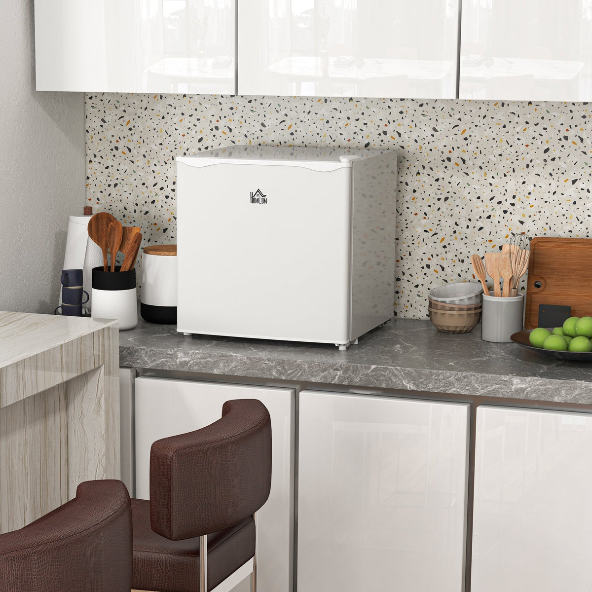 HOMCOM Tabletop Mini Freezer with 35 Litre Capacity, Small Freezer with Reversible Door, Adjustable Temperature and Removable Wire Shelf for Bedrooms, Home Office, White