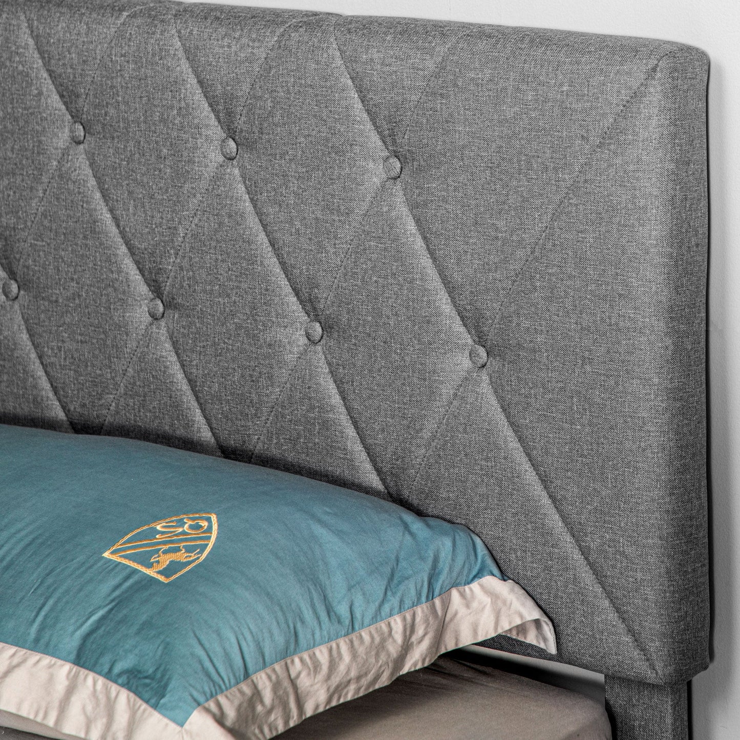 HOMCOM King Size Bed Frame with 5-Level Adjustable Linen Upholstered Headboard, Wooden Slats Mattress Foundation, No Box Spring Needed, Grey