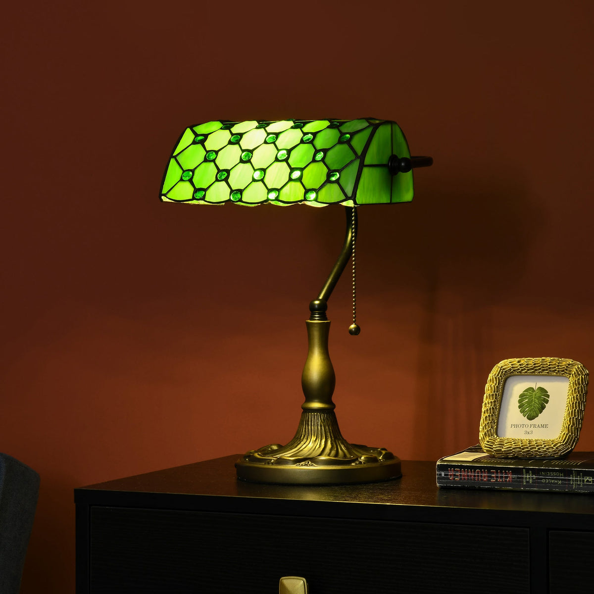 HOMCOM Stained Glass Table Lamp, Vintage Lamp with Green Handmade Shade, Metal Base, Antique Bedside Lamp for Bedroom Living Room Home Decoration