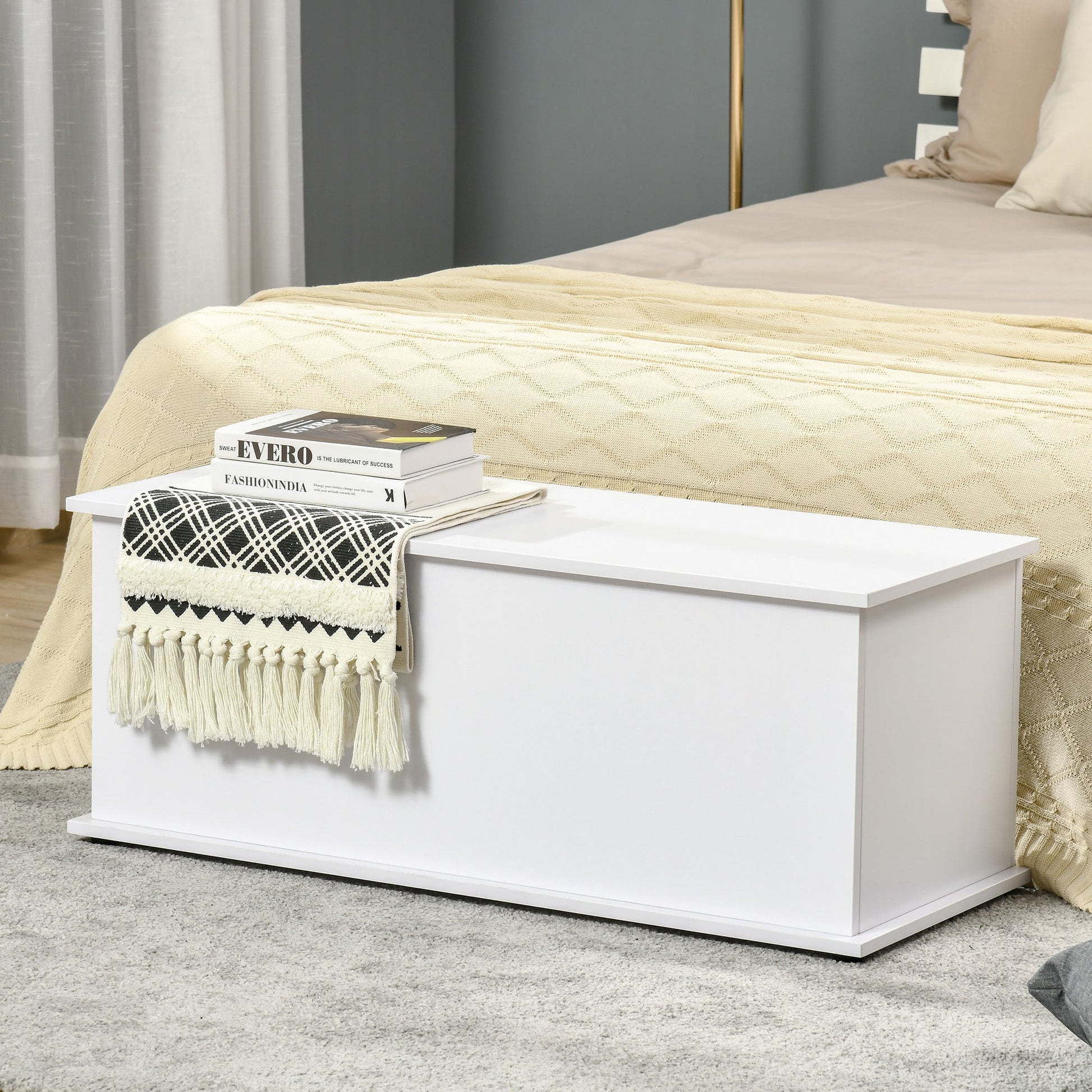 HOMCOM 113L Storage Chest, Storage Box with Flip-Top Lid and 2 Safety Hinges, Storage Trunk for Living Room, Entryway, 100 x 40 x 40 cm, White